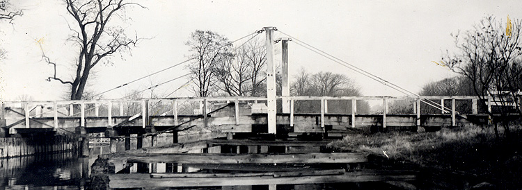 Kingpost Swing Bridge at Bakers Basin; c. 1941